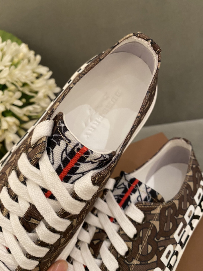 bur*berry sneakers
