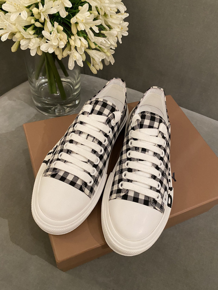 bur*berry sneakers