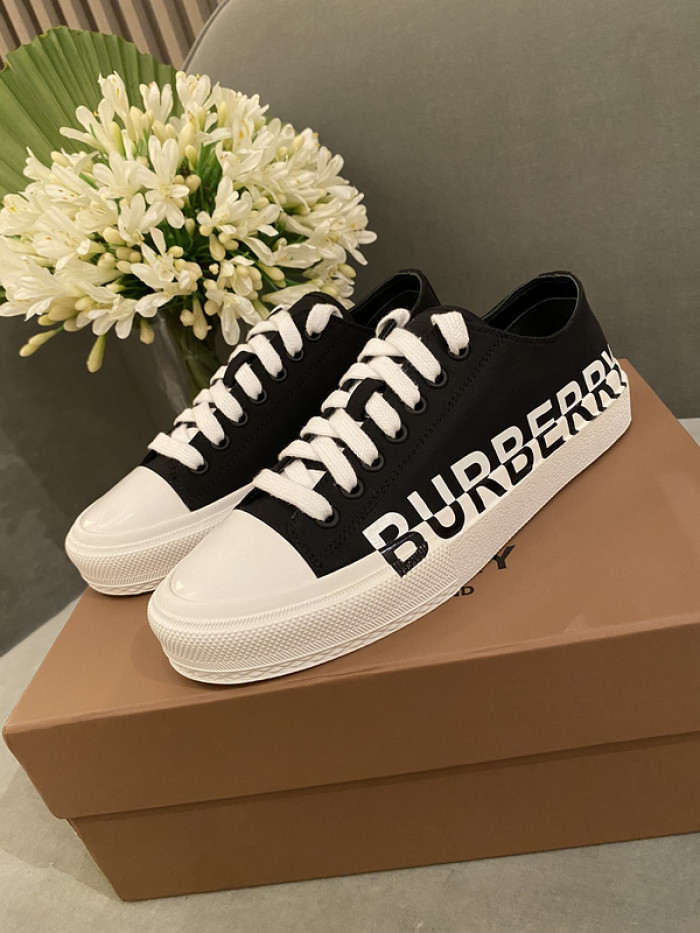 bur*berry sneakers