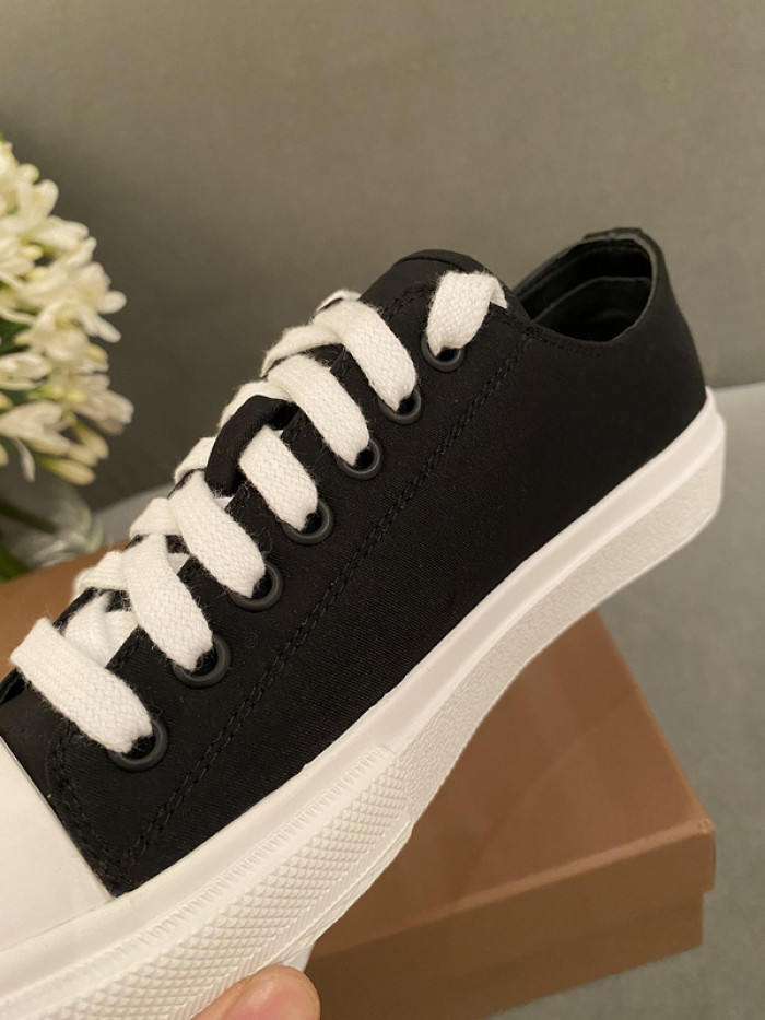 bur*berry sneakers