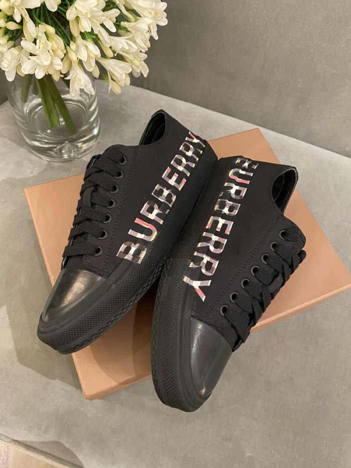 bur*berry sneakers