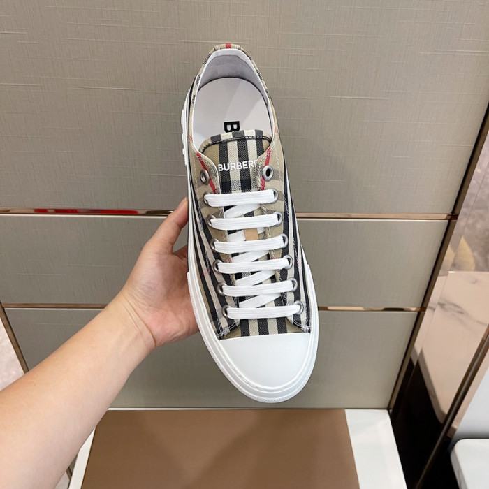 bur*berry sneakers