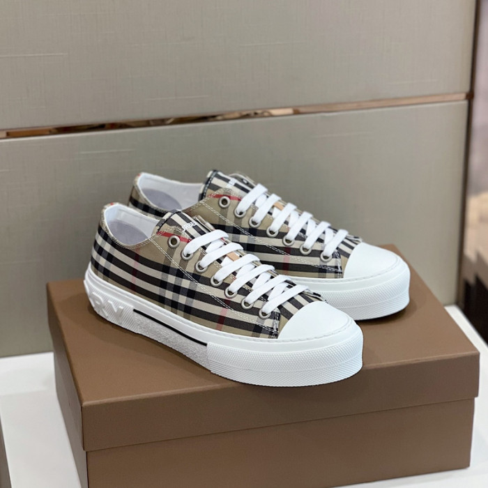 bur*berry sneakers