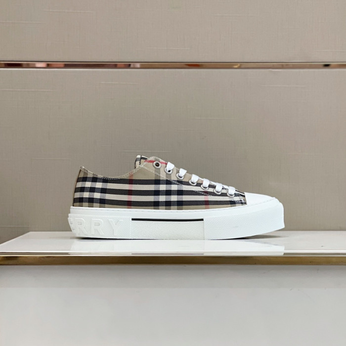 bur*berry sneakers