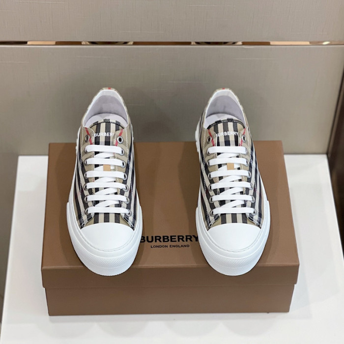 bur*berry sneakers