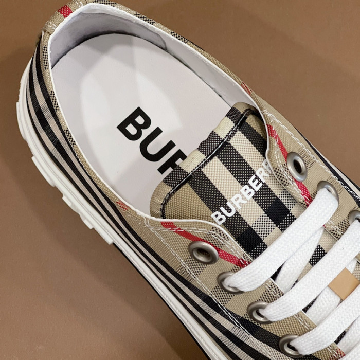 bur*berry sneakers
