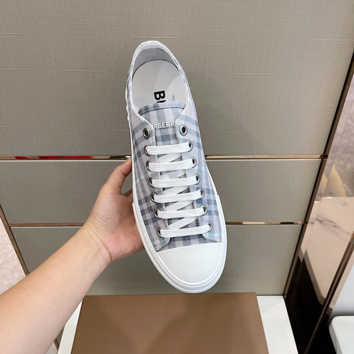 bur*berry sneakers