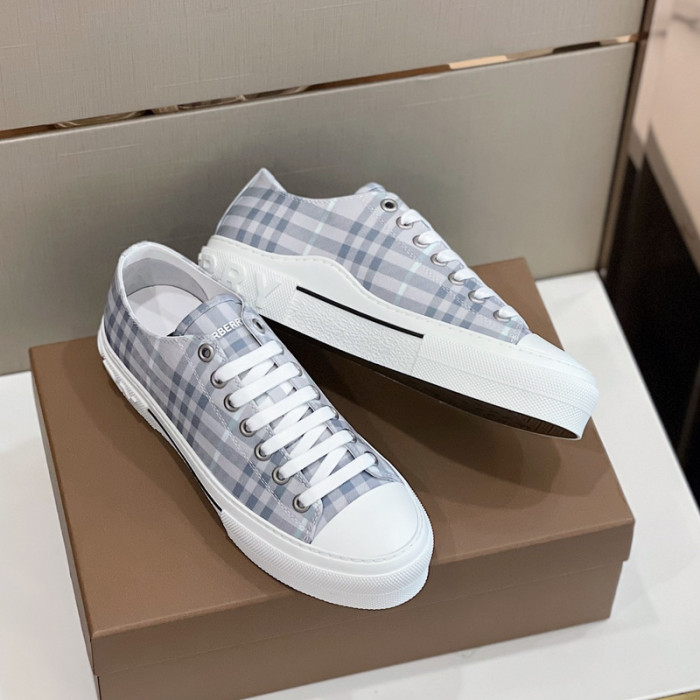 bur*berry sneakers