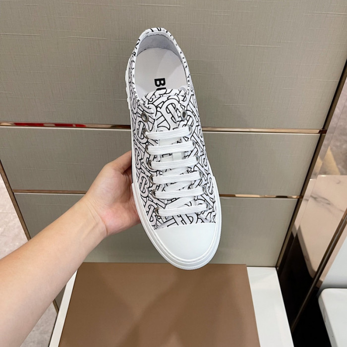 bur*berry sneakers