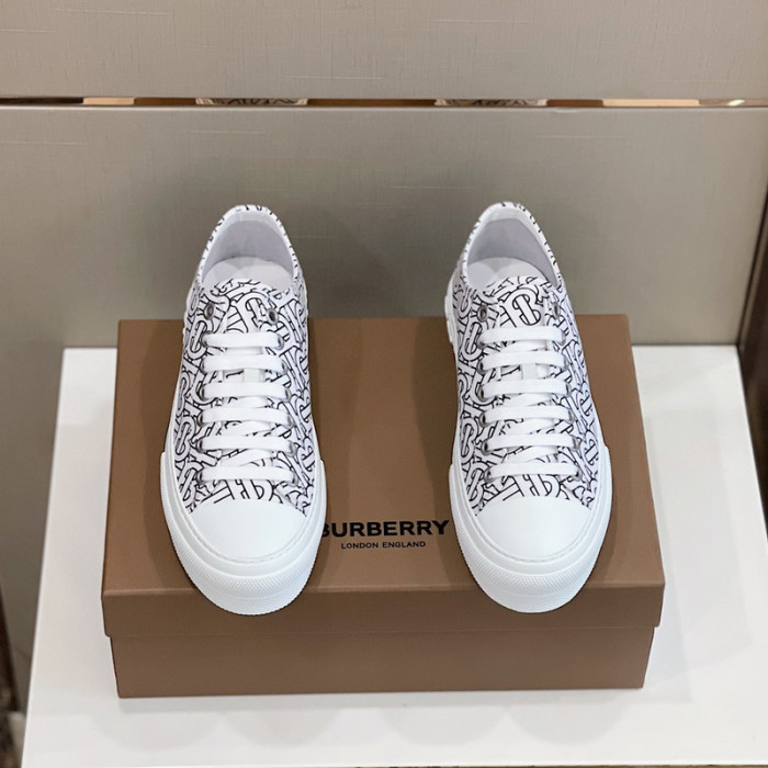 bur*berry sneakers