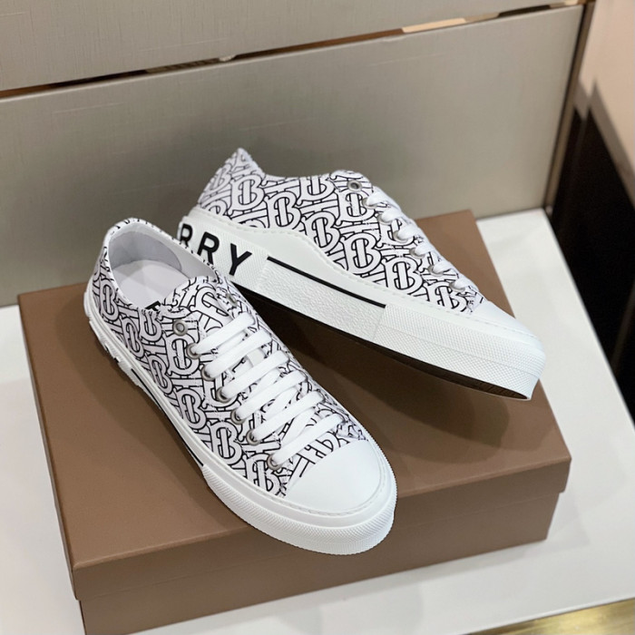 bur*berry sneakers