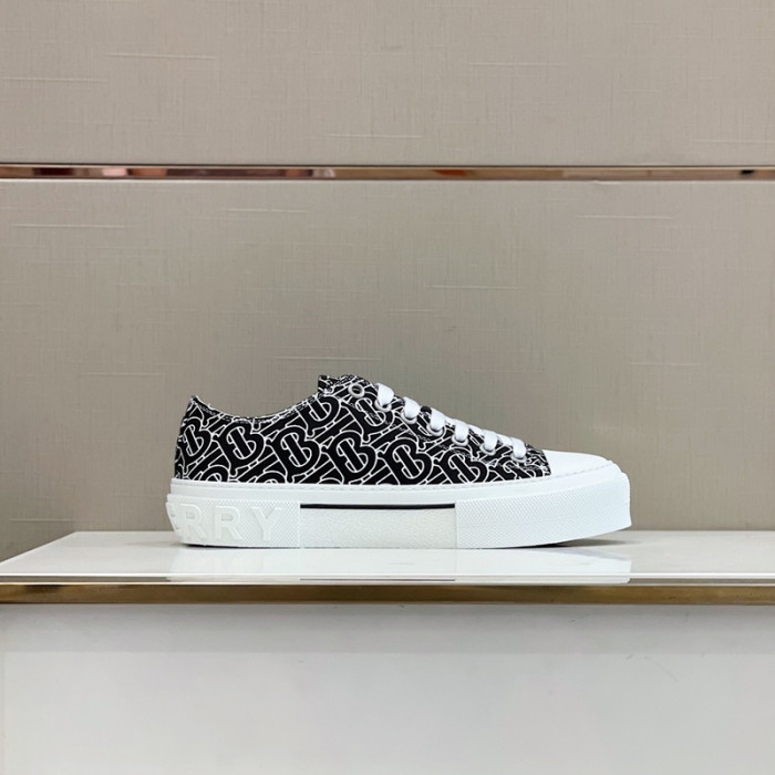 bur*berry sneakers