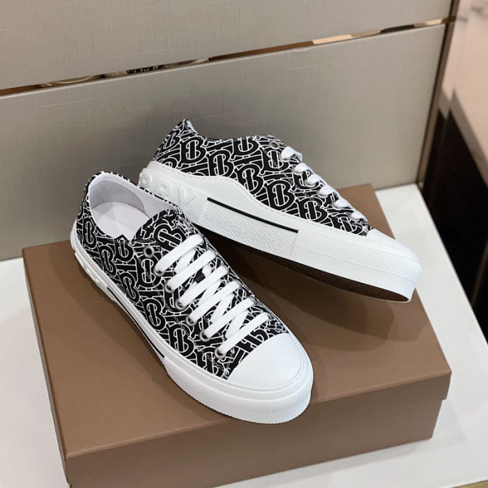 bur*berry sneakers