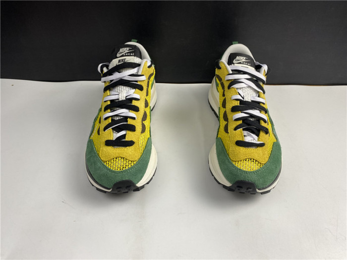 nike vaporwaffle sacai tour yellow stadium green cv1363-700