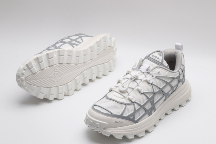 b31 runner sneaker