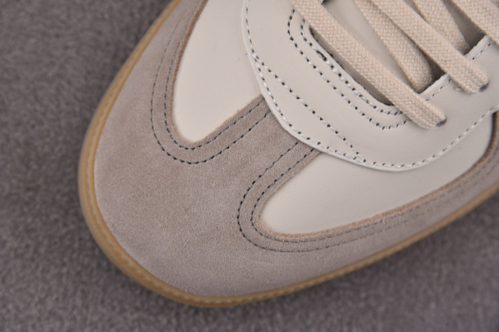 D1OR B01 Sneakers