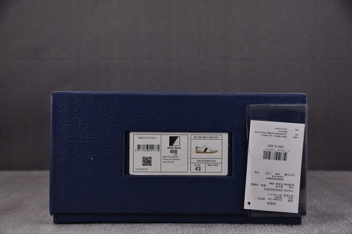 D1OR B01 Sneakers