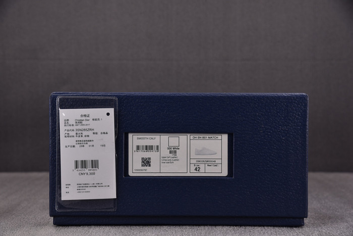 D1OR B01 Sneakers