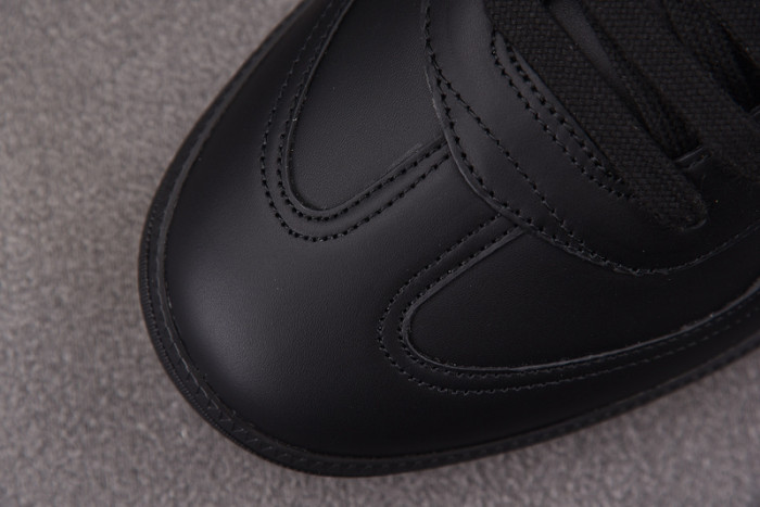 D1OR B01 Sneakers