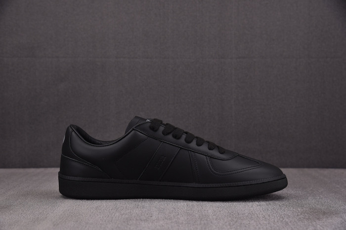 D1OR B01 Sneakers