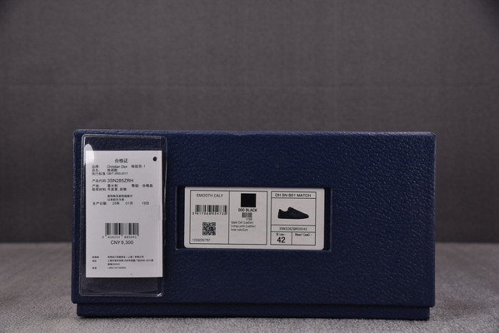 D1OR B01 Sneakers