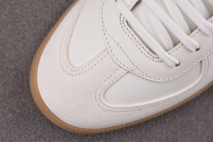 D1OR B01 Sneakers