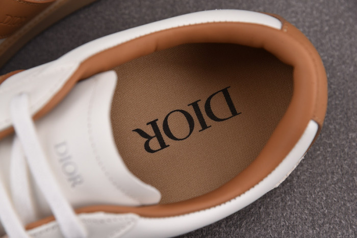 D1OR B01 Sneakers
