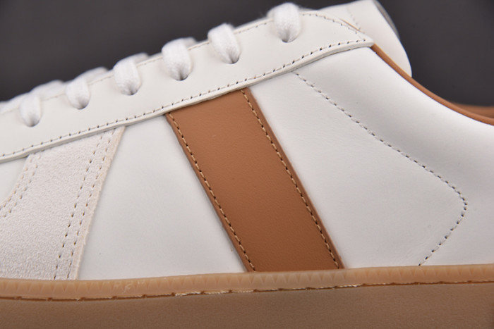 D1OR B01 Sneakers