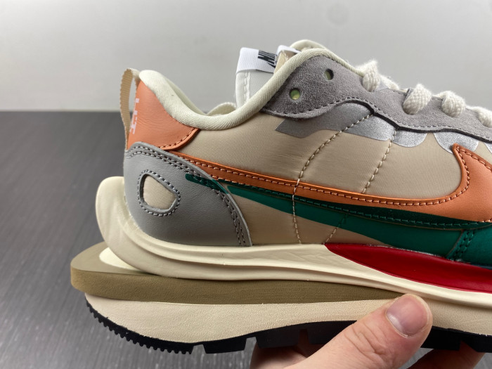 nike sacai x vaporwaffle “tour yellow ” dd1875-107