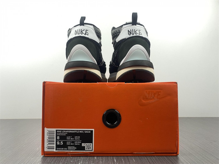 nike vaporwaffle sacai jean paul gaultier black white dh9186-001