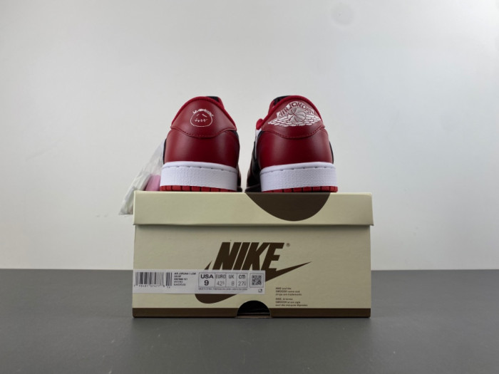 Travis Scott x Air Jordan 1 Low OG "Chicago"