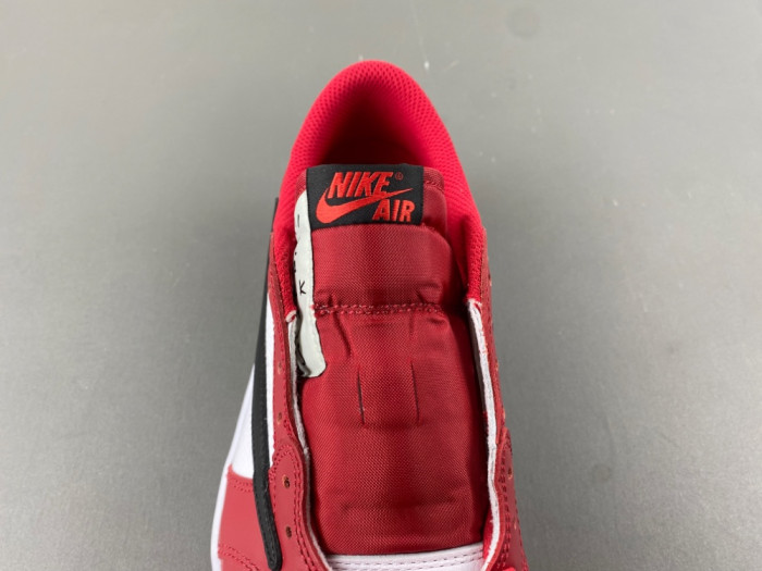 Travis Scott x Air Jordan 1 Low OG "Chicago"