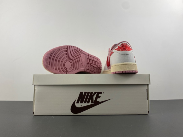 Travis Scott x Air Jordan 1 Low OG DM7866-pink