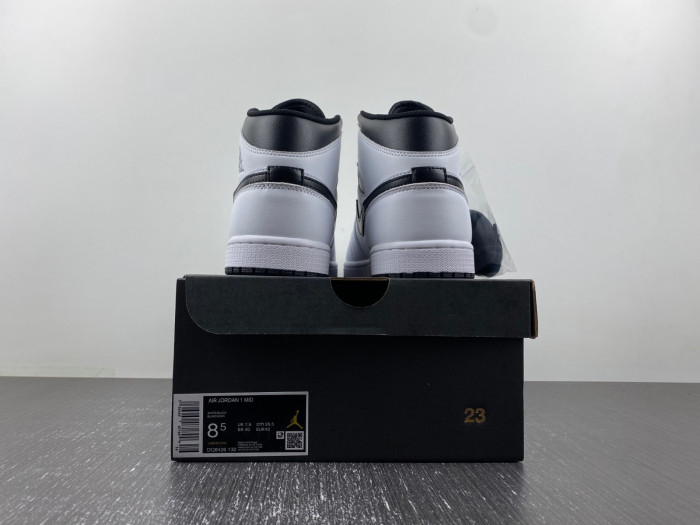 air jordan 1 mid reverse panda dq8426-132