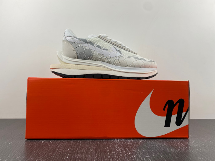 nike sacai x waffle woven green gusto dr5209-300