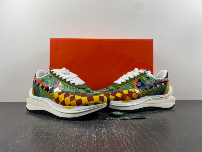 nike sacai x waffle woven green gusto dr5209-300