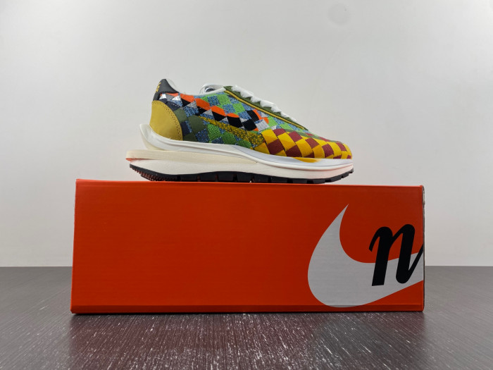 nike sacai x waffle woven green gusto dr5209-300