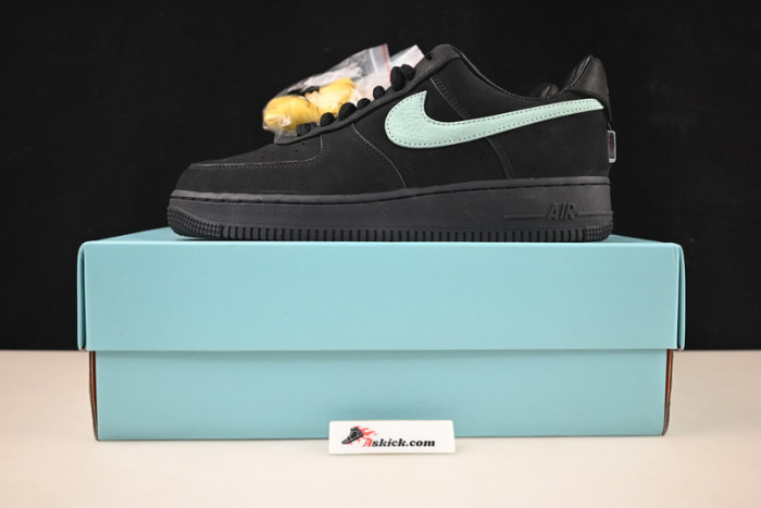 T*f*ny & co. x nike air force 1 low dz1382-001