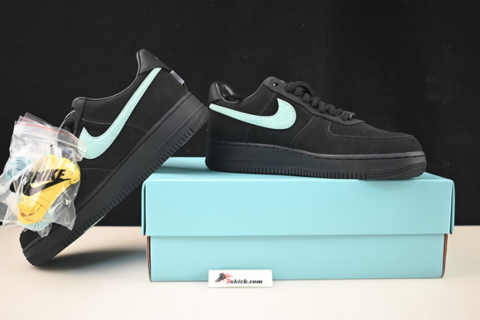 T*f*ny & co. x nike air force 1 low dz1382-001