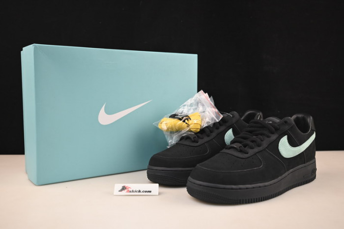 T*f*ny & co. x nike air force 1 low dz1382-001