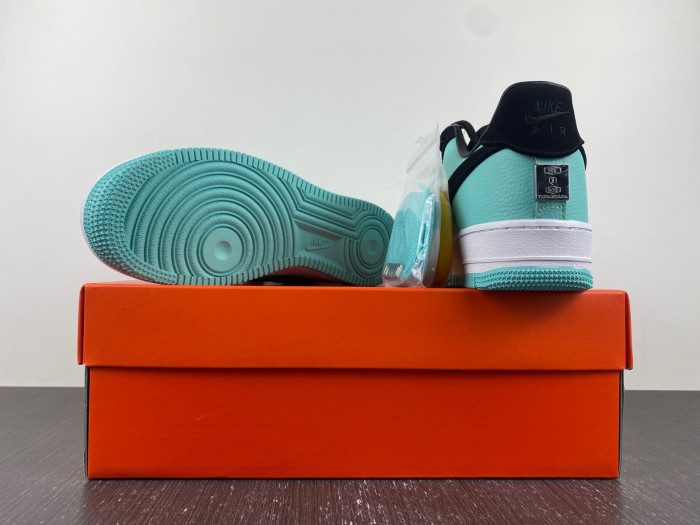 T*f*ny & co. x nike air force 1 low dz1382-002