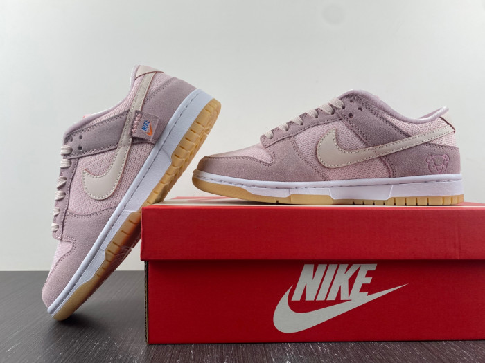 nike dunk low teddy bear dz5318-640