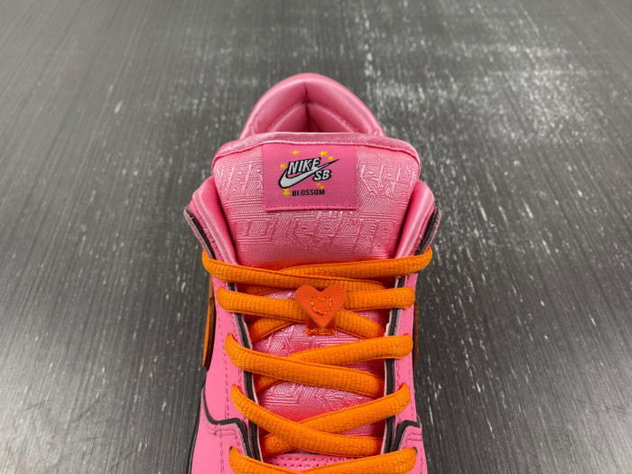 the powerpuff girls x nike sb dunk low “blossom” fd2631-600