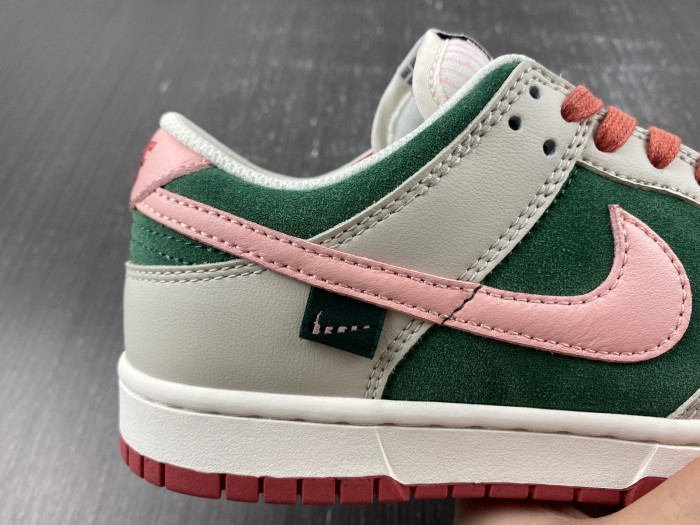 nike dunk low se all petals united fir green fn8923-061