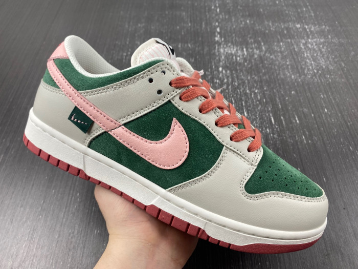 nike dunk low se all petals united fir green fn8923-061