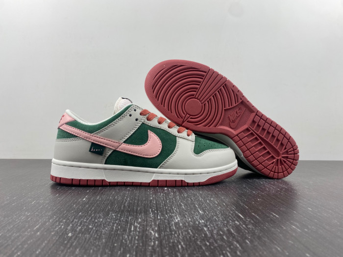 nike dunk low se all petals united fir green fn8923-061