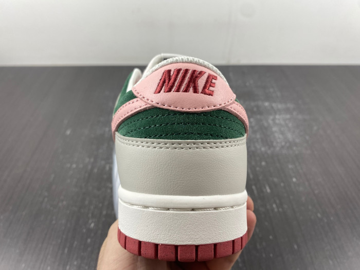 nike dunk low se all petals united fir green fn8923-061