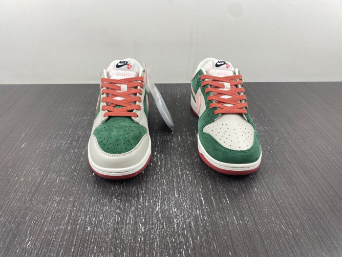 nike dunk low se all petals united fir green fn8923-061