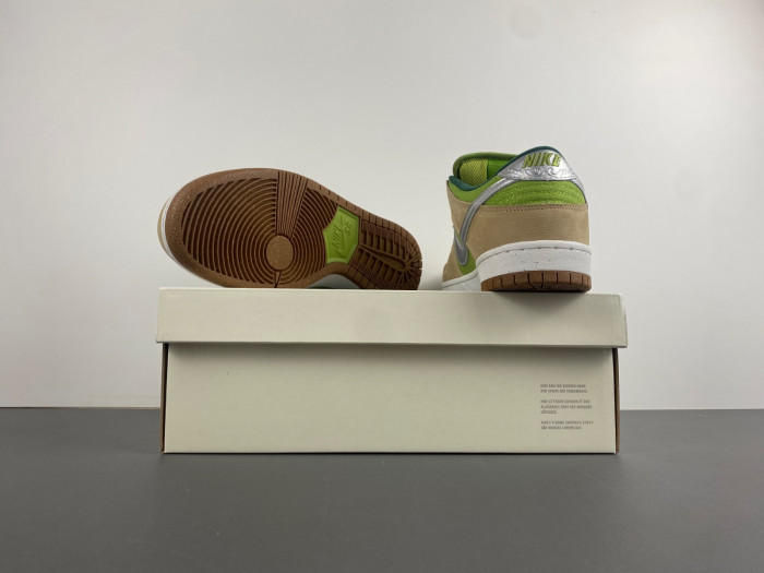 nike sb dunk low escargot fq7585-200