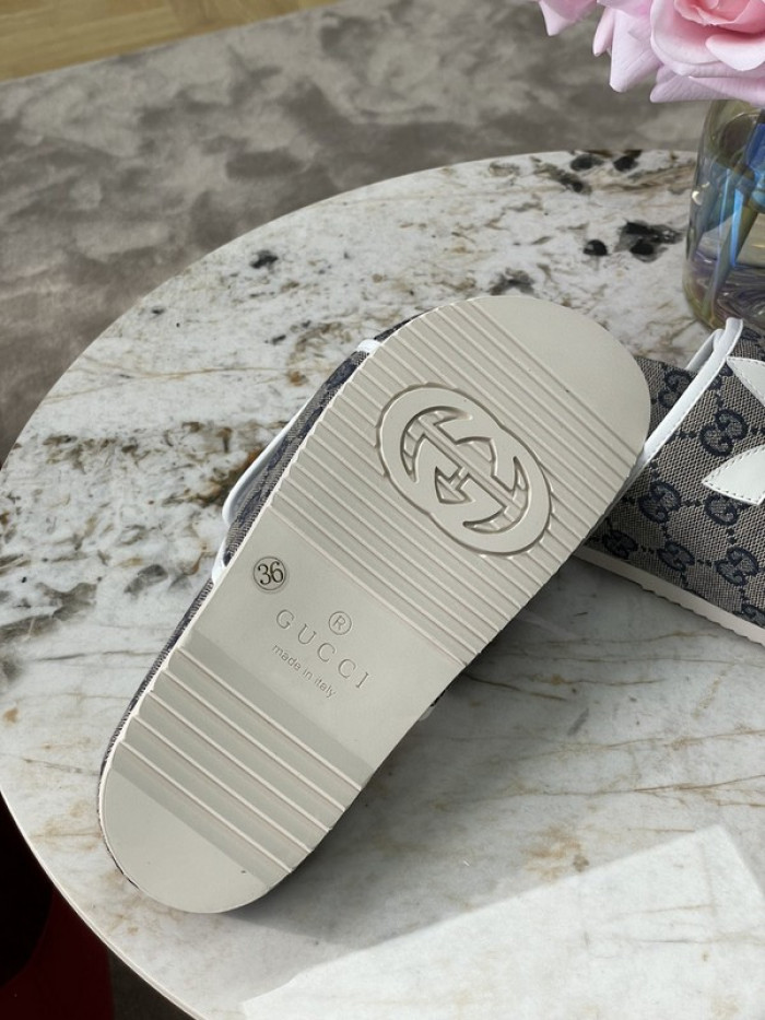 gu x a*d*das sandal